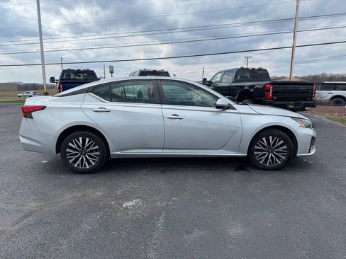 Used 2023 Nissan Altima 2.5 SV image 6