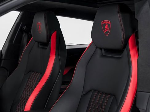 Used 2025 Lamborghini Urus SE image 20