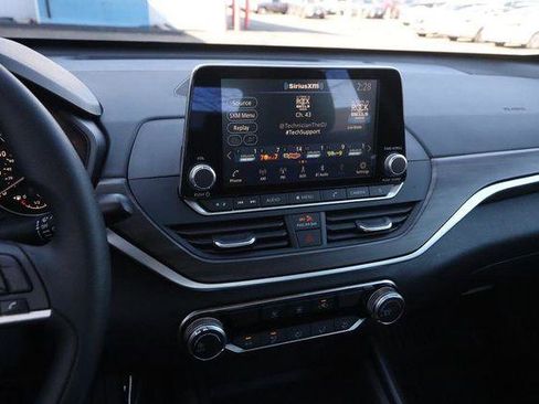 Used 2025 Nissan Altima 2.5 SV image 15