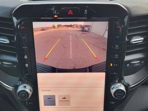 New 2026 RAM 2500 Laramie AWD/4WD image 13
