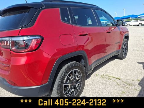 Used 2025 Jeep Compass Trailhawk AWD/4WD image 9