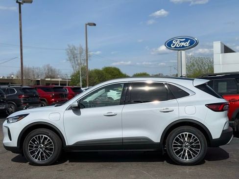 Used 2026 Ford Escape SE w/ Class II Trailer Tow Package FWD image 47