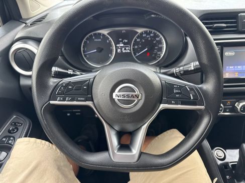 Used 2021 Nissan Versa S FWD image 23