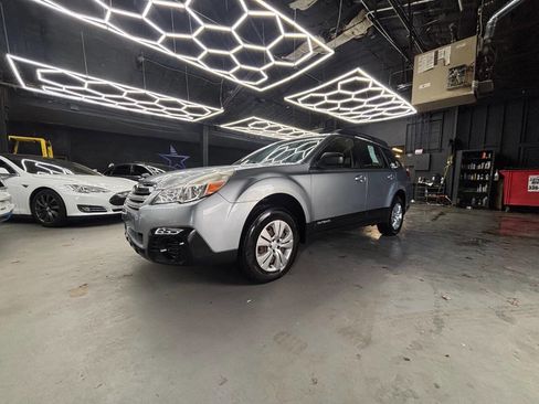 Used 2013 Subaru Outback 2.5i image 2
