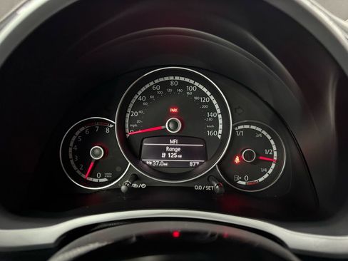 Used 2013 Volkswagen Beetle 2.0T FWD image 21