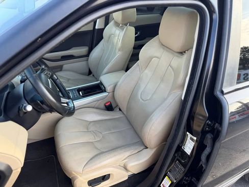 Used 2015 Land Rover Range Rover Evoque Pure Premium AWD/4WD image 23