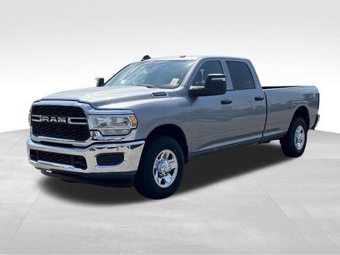 Used 2024 RAM 2500 Tradesman w/ Chrome Appearance Group image 4