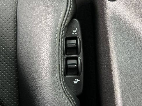Certified 2025 Nissan Z Performance w/ Floor Mat Package RWD image 21