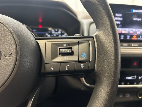 Used 2023 Nissan Rogue SV AWD/4WD image 11