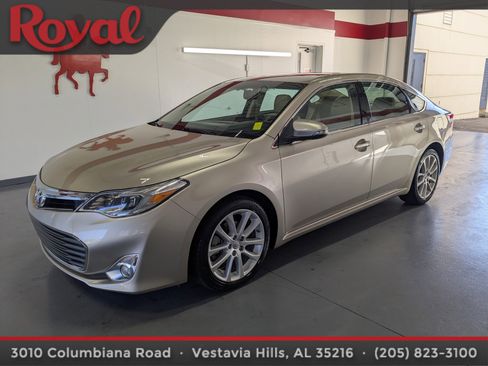 Used 2015 Toyota Avalon Limited image 2