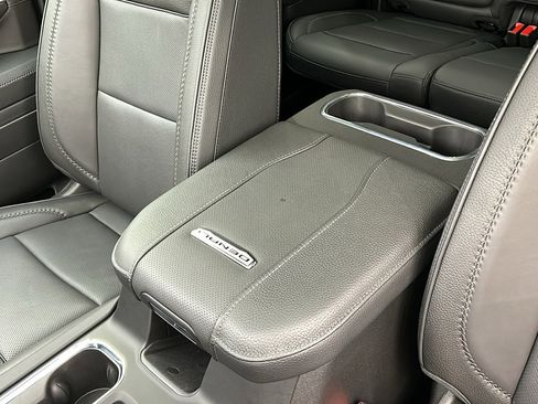 Used 2025 GMC Sierra 3500 Denali image 27