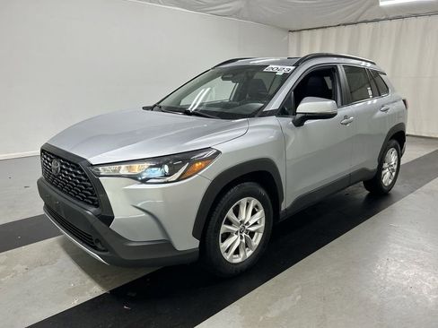 Used 2023 Toyota Corolla Cross LE w/ Moonroof Package image 5