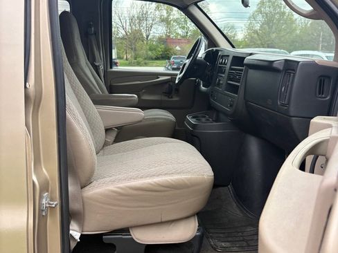 Used 2008 GMC Savana 3500 Extended Passenger w/ LT Preferred Equipment Group RWD image 10