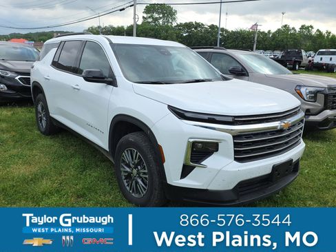 Used 2026 Chevrolet Traverse LT AWD/4WD image 1