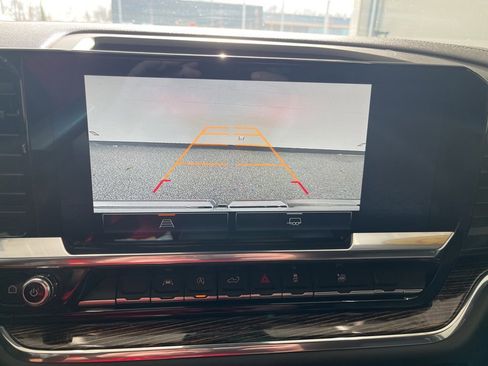 Used 2025 GMC Sierra 1500 SLE image 24