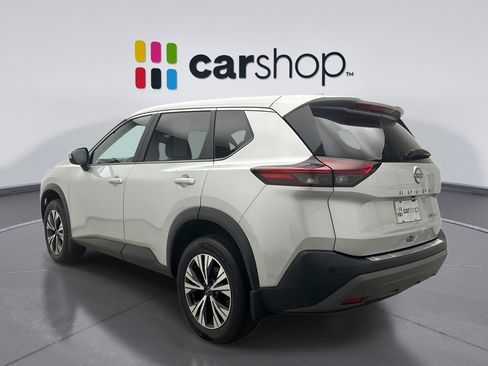 Used 2023 Nissan Rogue SV image 3