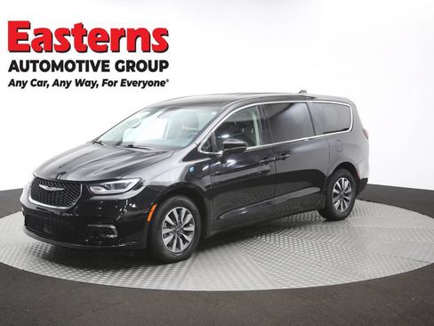 Used 2023 Chrysler Pacifica Touring-L FWD image 58