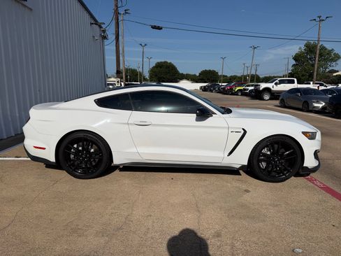 Used 2018 Ford Mustang Shelby GT350 w/ Convenience Package RWD image 8