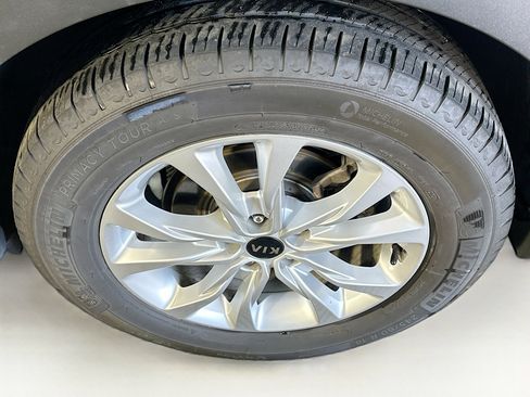 Used 2021 Kia Telluride LX image 11