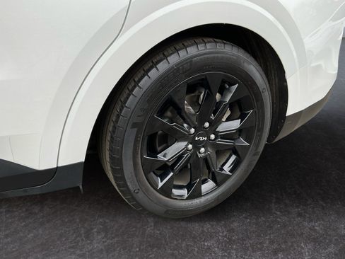 Used 2022 Kia Carnival SX Prestige image 10