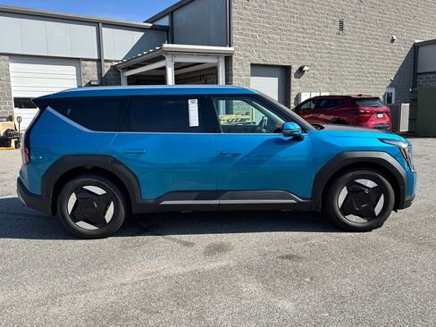 New 2026 Kia EV9 Wind AWD/4WD image 2