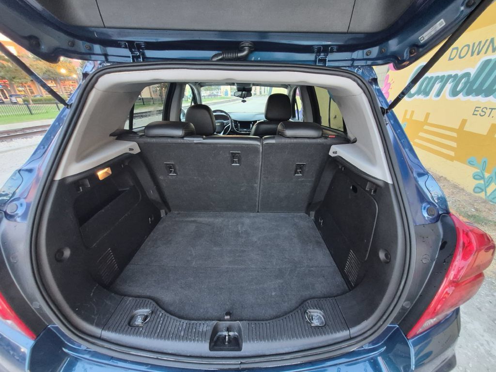 Used 2019 Chevrolet Trax LT w/ LT Convenience Package AWD/4WD image 16