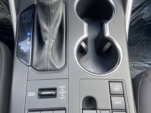 Used 2024 Toyota Highlander LE image 19