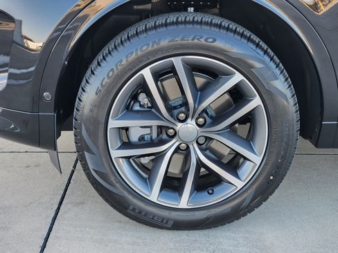 New 2025 Land Rover Discovery Sport S image 10