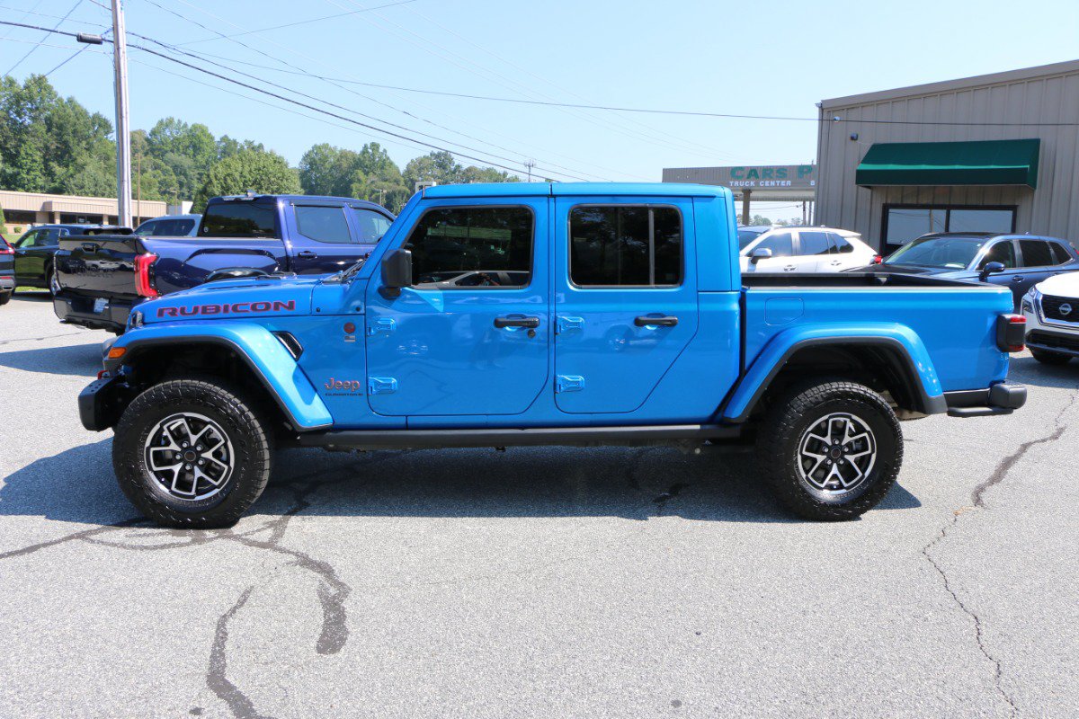 Used 2025 Jeep Gladiator Rubicon AWD/4WD image 2