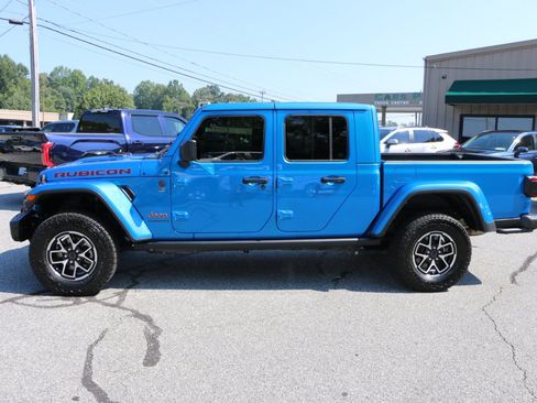 Used 2025 Jeep Gladiator Rubicon AWD/4WD image 2