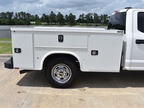 Used 2022 Ford F250 XL w/ Power Equipment Group RWD image 4