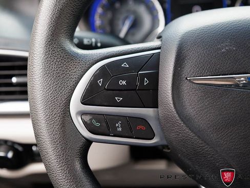 Used 2017 Chrysler Pacifica Touring image 24