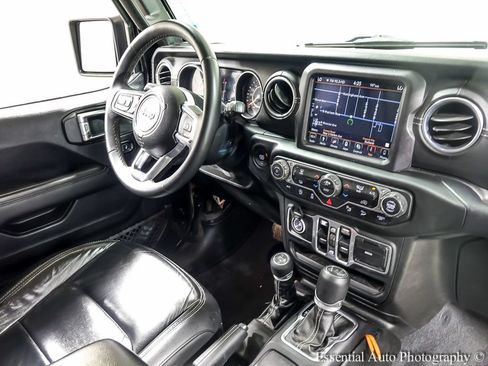 Used 2018 Jeep Wrangler Unlimited Sahara AWD/4WD image 24