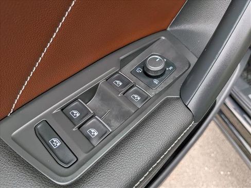 Certified 2024 Volkswagen Tiguan SEL R-Line w/ MDO Package, Two-Row AWD/4WD image 30