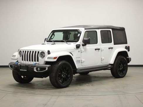 Used 2022 Jeep Wrangler Unlimited Sahara w/ Cold Weather Group image 4