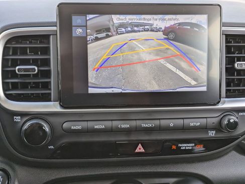 Used 2025 Hyundai Venue SEL image 16