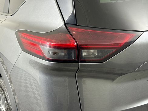 Used 2023 Nissan Rogue S image 36