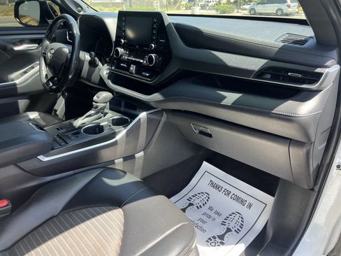 Used 2021 Toyota Highlander XSE FWD image 8
