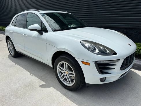 Certified 2018 Porsche Macan w/ Premium Package Plus AWD/4WD image 13