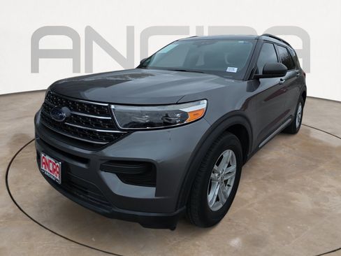 Used 2021 Ford Explorer XLT image 4
