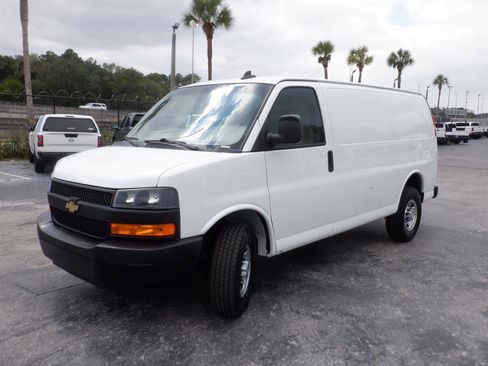 Used 2021 Chevrolet Express 2500 image 18