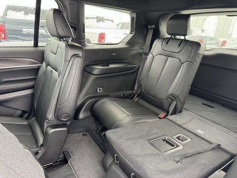 New 2025 Jeep Grand Cherokee L Limited image 30