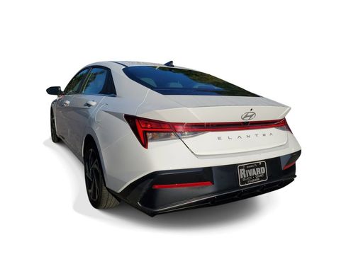 Used 2025 Hyundai Elantra SEL FWD image 3