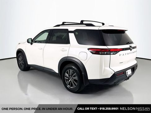 Used 2022 Nissan Pathfinder SV FWD image 7
