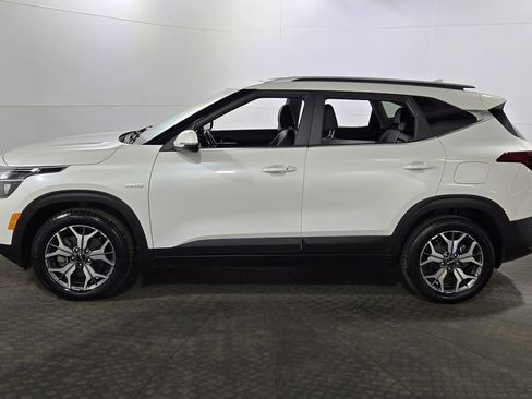 Used 2022 Kia Seltos EX image 4