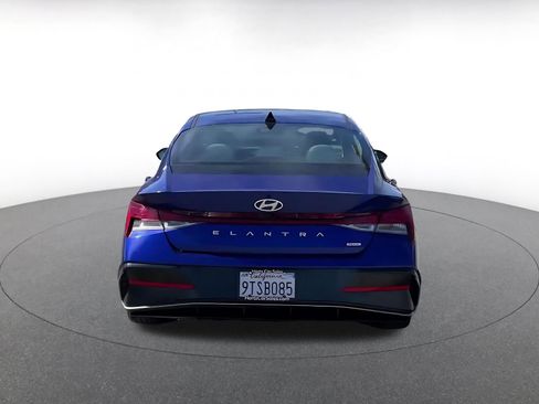 Used 2025 Hyundai Elantra Limited image 12