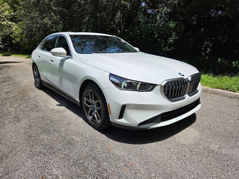 Used 2026 BMW 530i xDrive AWD/4WD image 9