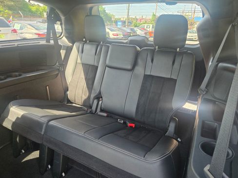 Used 2016 Dodge Grand Caravan SXT FWD image 10