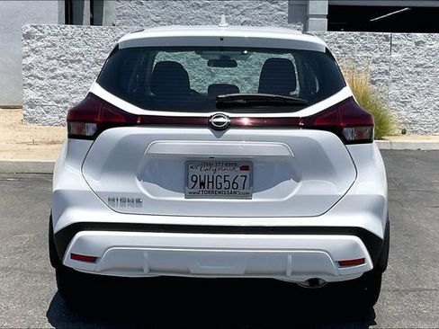 Used 2025 Nissan Kicks Play S FWD image 3