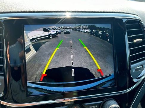 Used 2019 Jeep Grand Cherokee Limited image 17